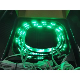 Kit exterior em leds dispon&iacute;vel em Verde (252 leds) 4 fitas: 2 x 120cm + 2 x 90cm + comando &agrave; dist&acirc;ncia.